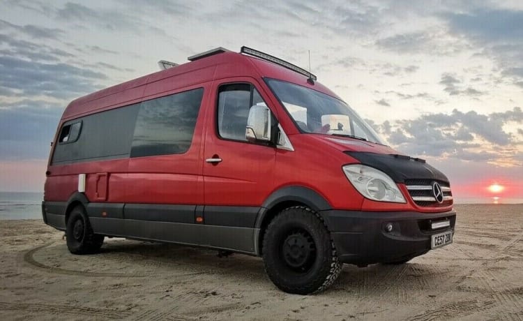 Big Red – 3 berth Mercedes-Benz (Off Grid Solar ) Birmingham-Oxford 