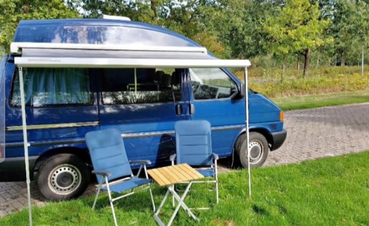 2p Volkswagen campervan uit 2001