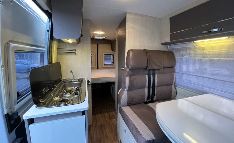 Boukie – Luxe Challanger Bus camper 2018 > VRIJE KM 