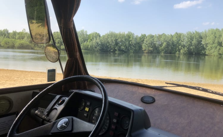 Oldtimer Hymer de 1986 pour 4 personnes