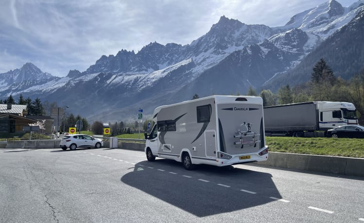 Classy – 2021 LUXUS Chausson Titanium Premium 777GA