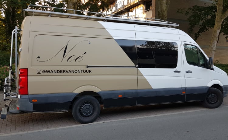 WanderVan Noé – Mooie zelfbouw camper voor 2P+kindje 