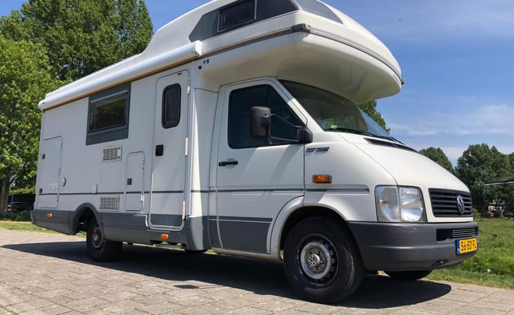 Camping-car familial pour 6 personnes très soigné, fiable et bien entretenu