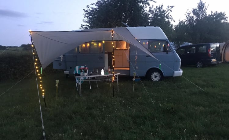 Nice Volkswagen bus camper, ready for adventure!