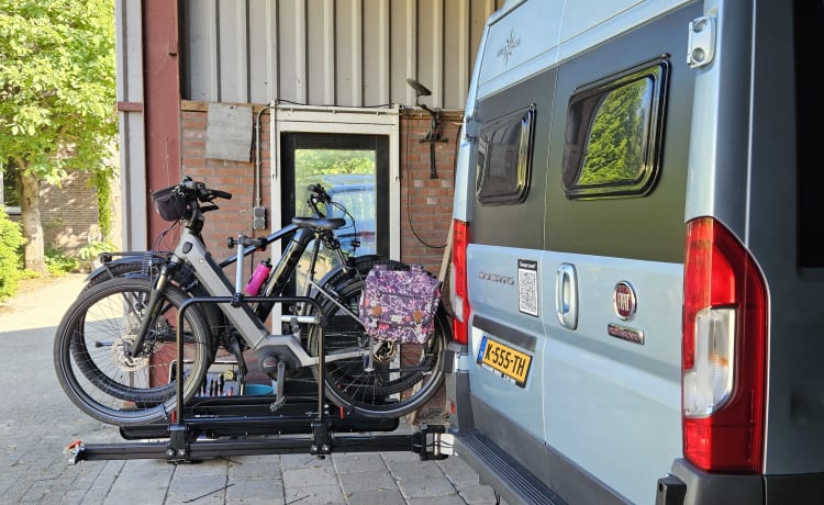 Westfalia Luxury Adventure Bus Camper avec Bus Biker