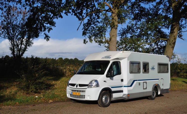 XXL beds in Comfortable Weinsberg camper