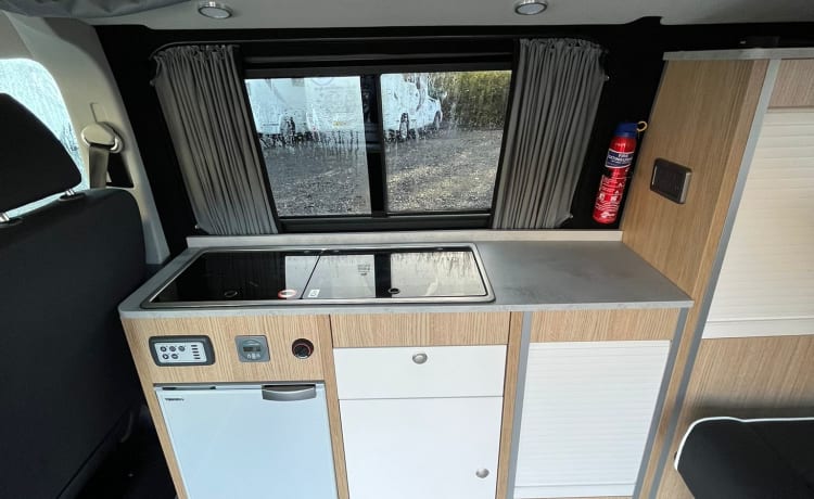 YT72KEJ NOMAD –  Nomad Camper mit 4 Schlafplätzen