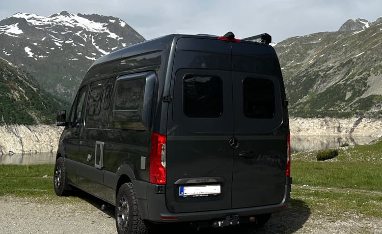 Avontuurlijk Mercedes-Benz Hymer luxe Campervan 2p