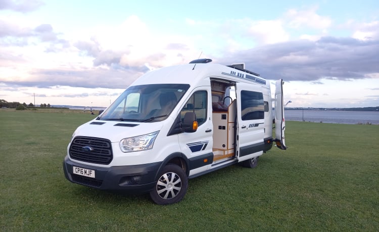 Oakie – Spacieux et beau camping-car unique en son genre à 3 couchettes