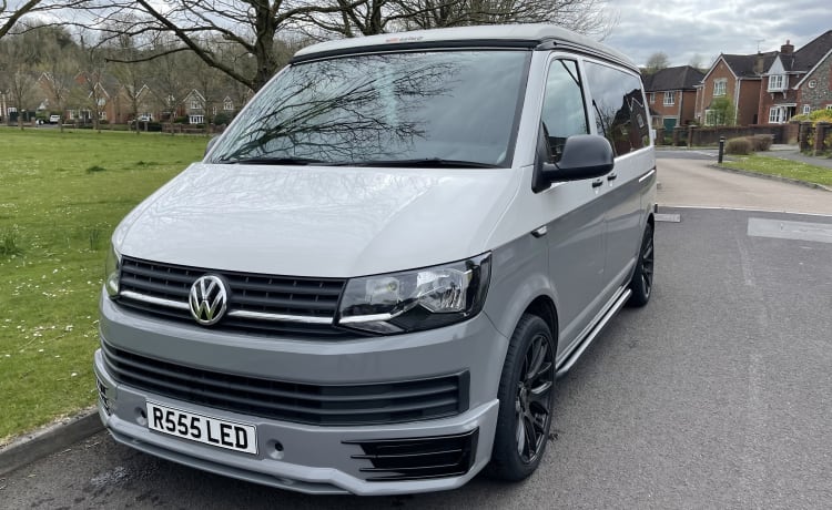 VW T6 completamente equipaggiato per tutta la stagione