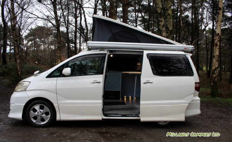 Skye – Toyota-camper met 4 slaapplaatsen uit 2005