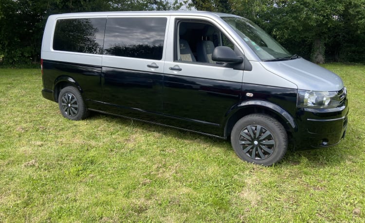 Bigout  – Transporter T5 2.0 TDI Professionele indeling 2 personen