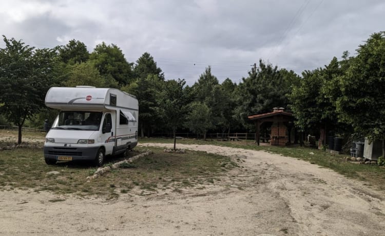 5p family camper with cot