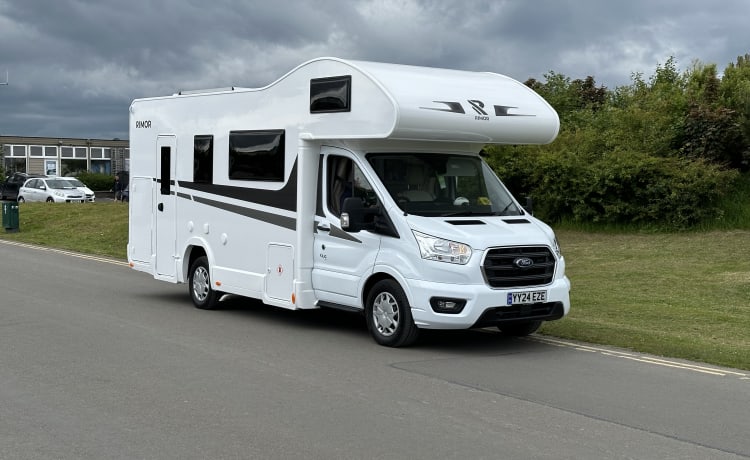 Eze – HR Adventures - Rimor Kilig 9 - 6 berth, 6 seat belt Motorhome