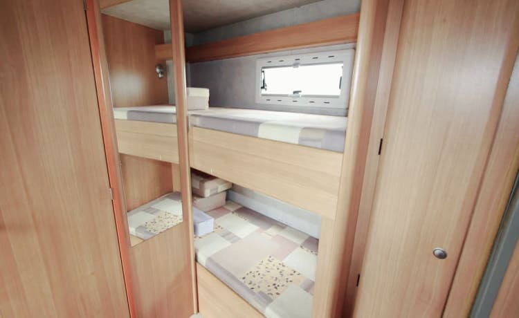 Onze supergezellige camper! – Nice spacious 6 person Ford Rimor 678