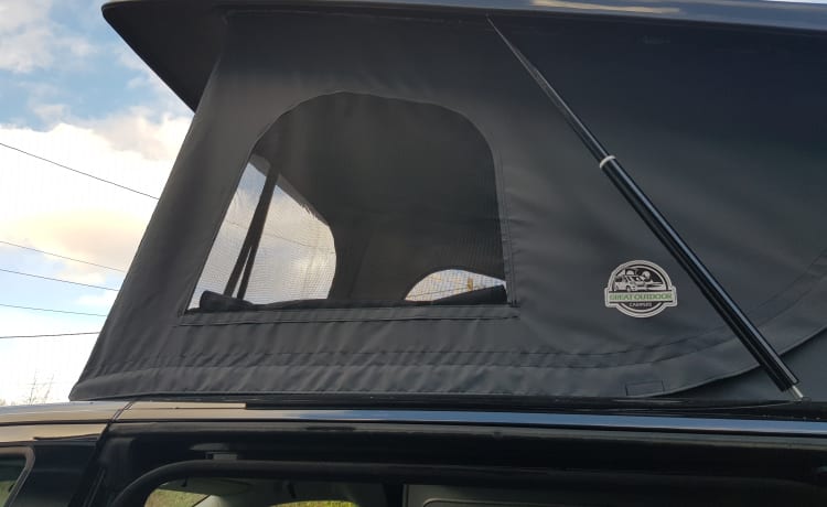 Black Beauty – Mercedes-Benz campervan Brand new conversion with drive away Awning