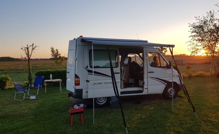 Barry Klasbak – Compacte, knusse en onderhouden Mercedes Sprinter voor 2 (lange)personen