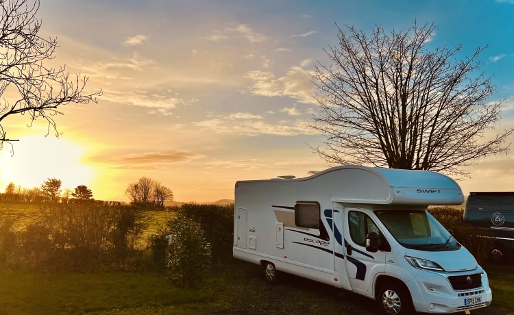 Shirley – The Perfect Family Motorhome