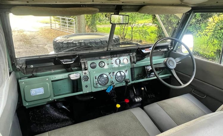 The Northumbrian Rover – 4 berth Land Rover rooftop from 1967