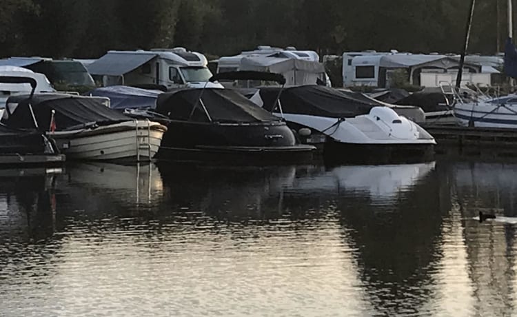 Vrijheid op wielen – Potente camper di lusso Hymer Mercedes semi-integrato dal 2019