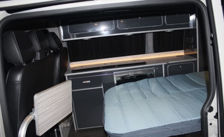 Vera – Volkswagen Transporter mit 4 Schlafplätzen
