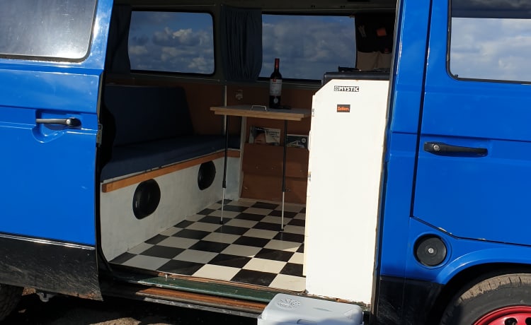 Mr. Blue Sky  – Retro VW T3 Buscamper