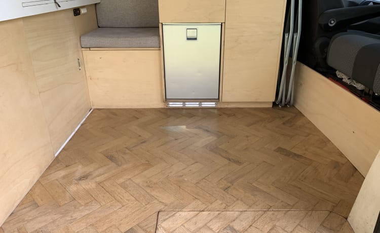 VW Crafter TDI – Modern self-build camper with character