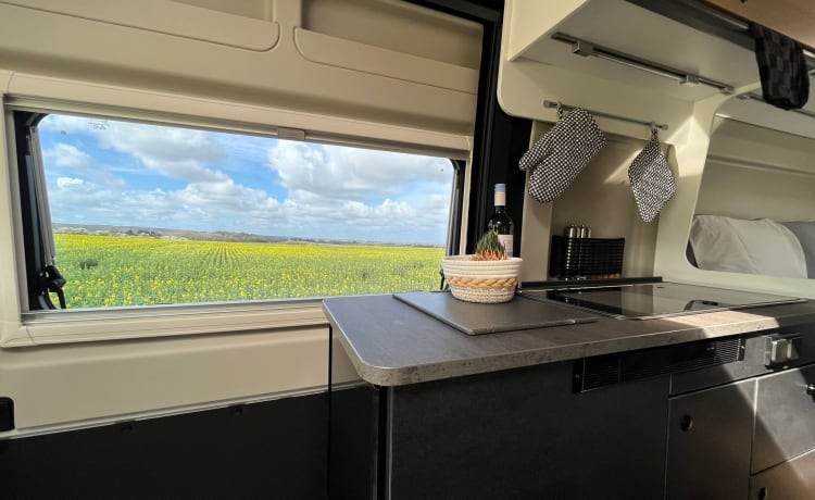 't Cliffke – LUXE Campervan Sunlight Cliff 2024 