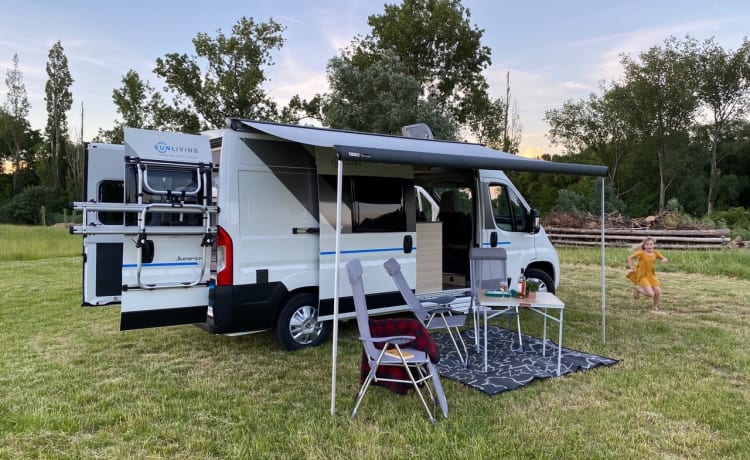 Duke 1 – Gloednieuwe moderne en luxe campervan 