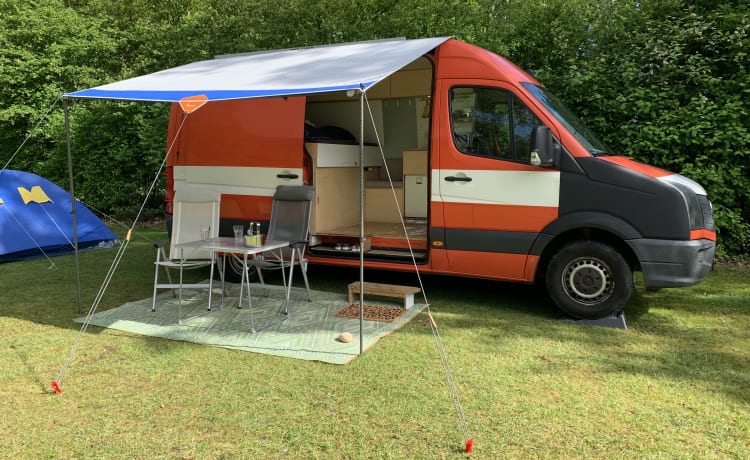 VW Crafter TDI – Modern self-build camper with character