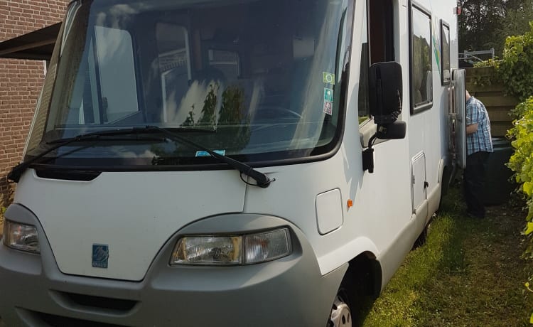 Gemütlicher Camper, komplett ausgestattet. Mit Rollerträger/Fahrradträger