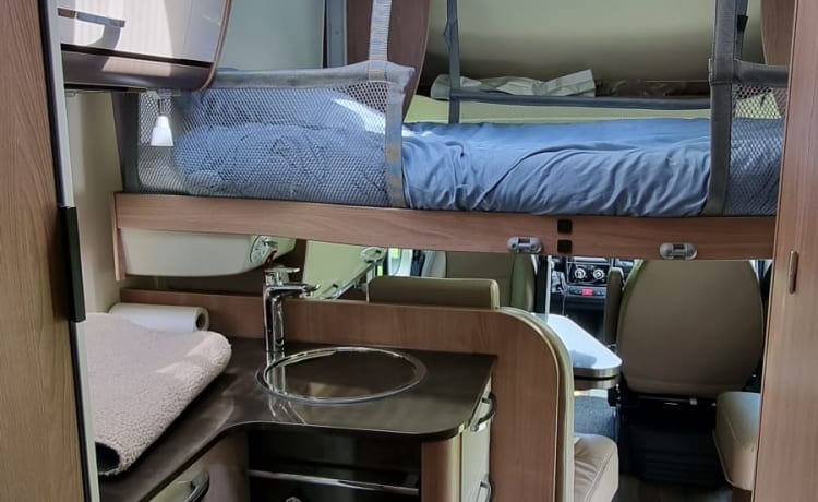 Een  compleet uitgeruste camper voor heerlijke kampeervakanties.