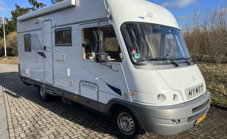 Hymer B575, AUTOMATIC, Air conditioning, Fixed bed and Lift-down bed 5 pers. sleeping/seating