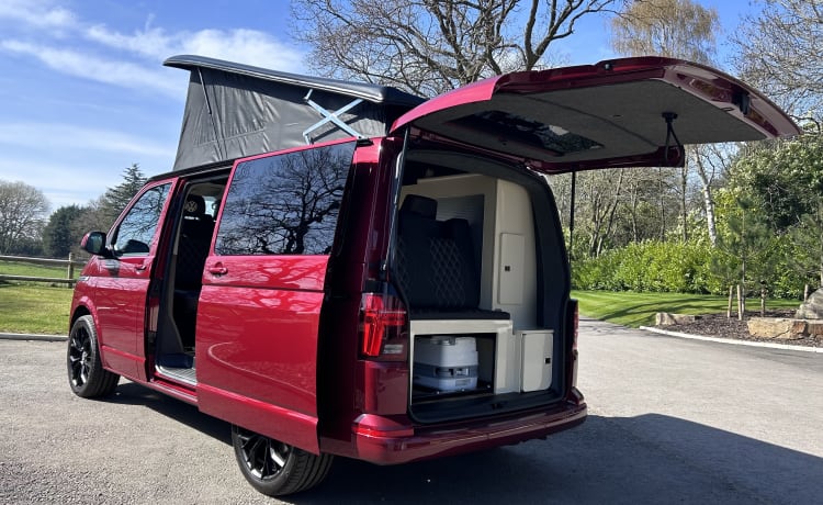 Ruby – 72 Targa T6.1 VW Campervan - Cambio Automatico