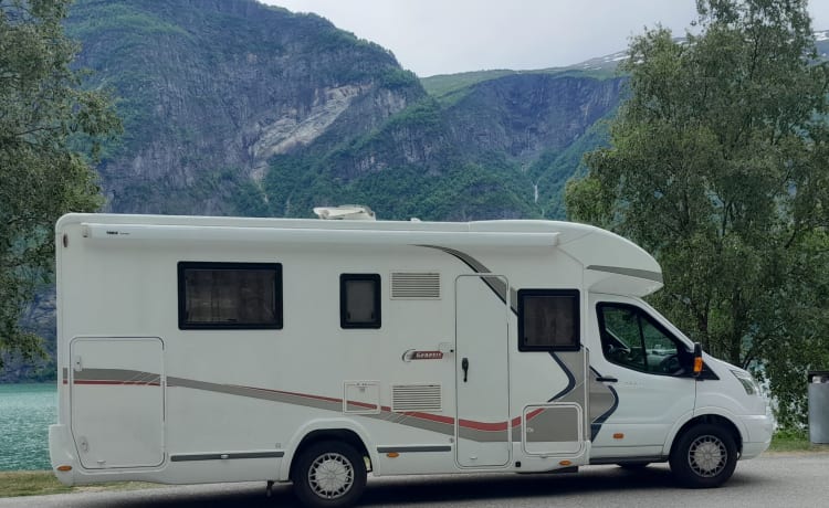 4p Challenger Teilintegrierter mit Queensize-Bett