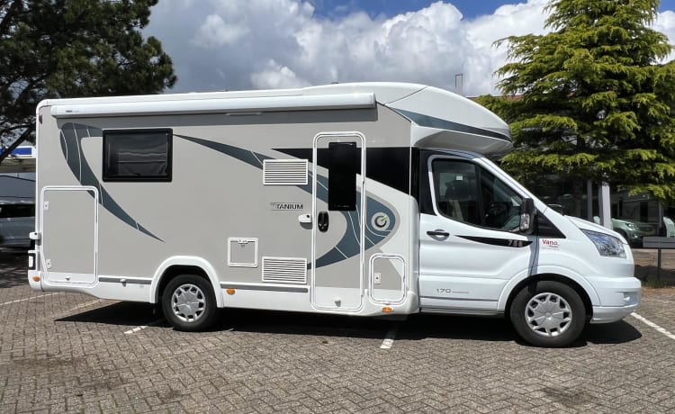 Chausson 758EB titanium  – 4p Chausson semi-integrated uit 2019