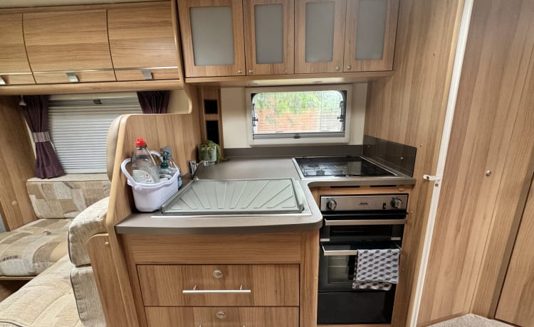 Bertha – 5 berth Peugeot semi-integrated from 2012