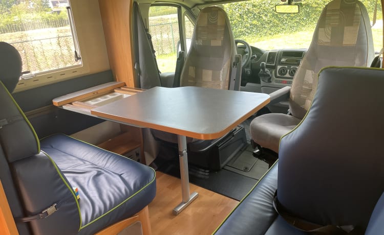 Familie camper – 5p Adria 660 SP Alkoven