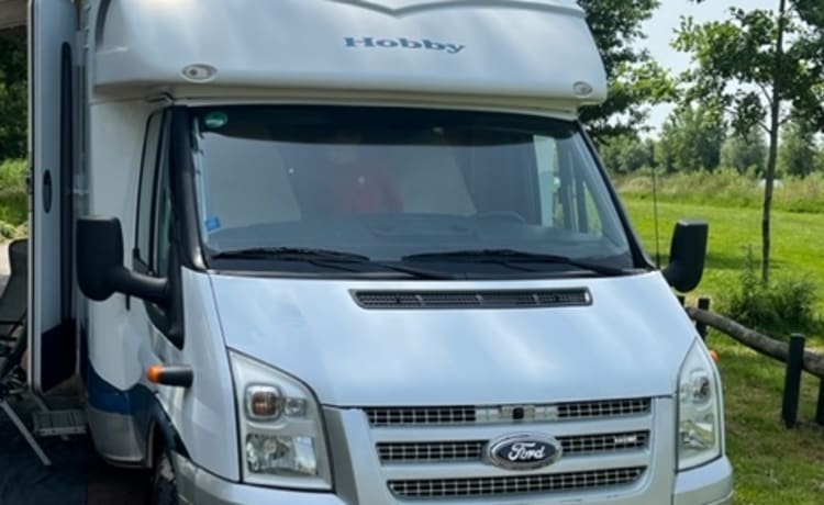 Spacious two-person Hobby camper with a spacious French bed