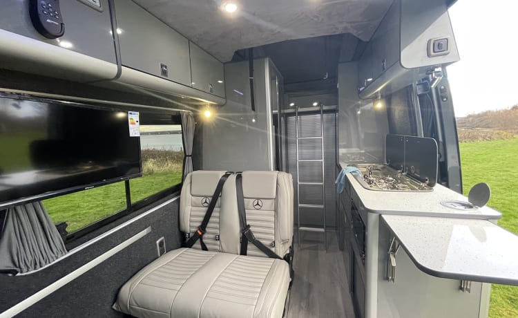 The Machine – Mercedes sprinter