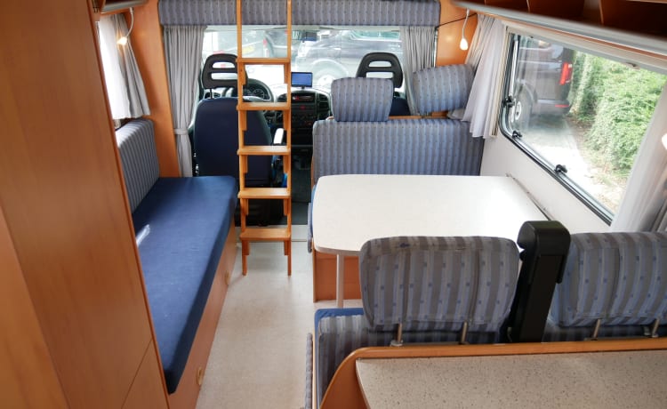 Hymer Alcove Sleeps 5, Seats 5!!