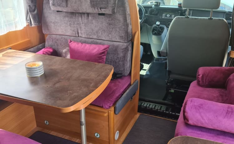 Sam – Clean and cozy motorhome