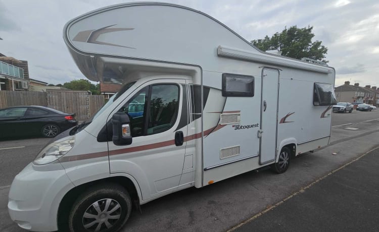 Morag  – Fantastic spacious 6 berth family Motorhome