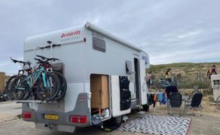 Bessie – Cosy, solid camper