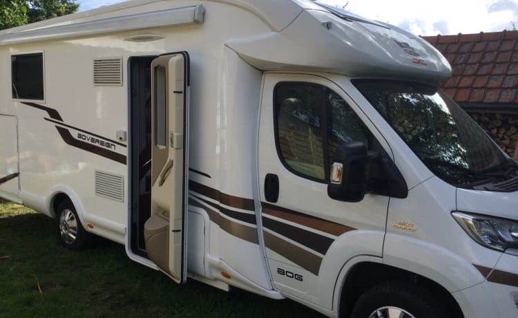 McLouis – Nice spacious camper