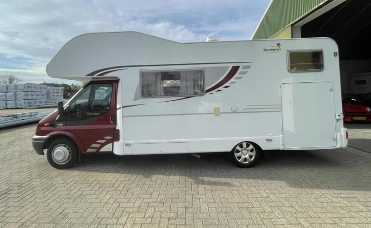 Familiencamper mit Etagenbetten, Sunlight Alkoven für 6 Personen von 2009