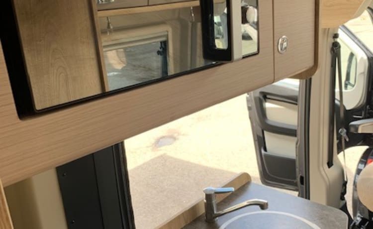 Platinum Camper – 2 adulti 1 bambino Lux Camper Eldiss CV40 ltd edition