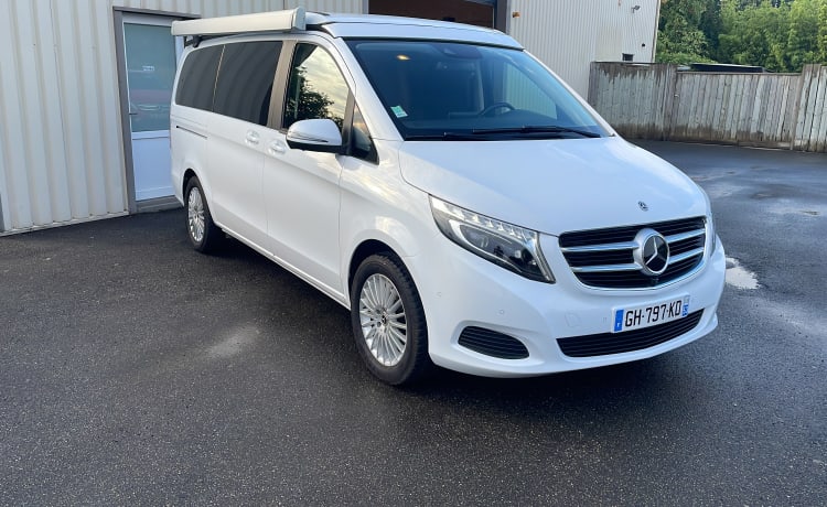 ROADSTORE 53230 – Mercedes Marco-Polo V250 190CV 4MATIC fitted van rental 4 beds