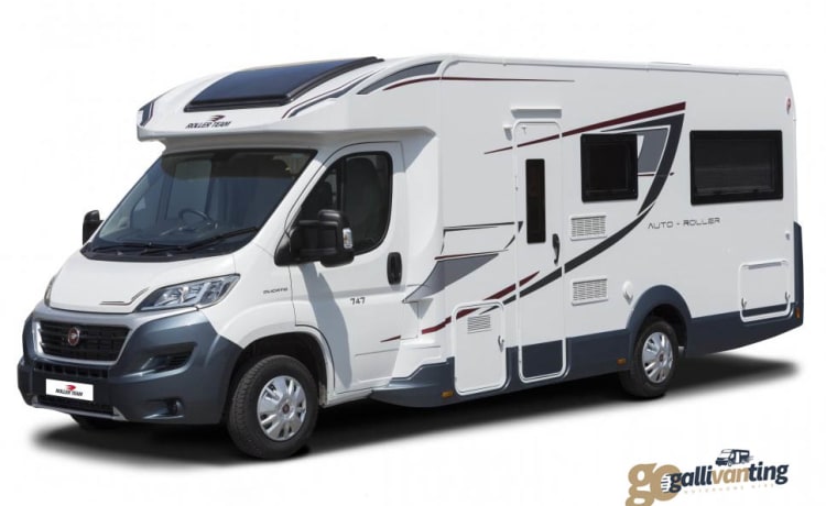 VIP 6 berth, 6 seatbelts – Haustiere ✅, WLAN, 2 Fernseher, Fahrräder ✅, Tisch und Stühle