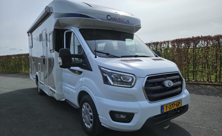 T-277-GP – Chausson 777GA Automatic Titanium Premium very luxurious, km free!